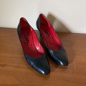 Yves Saint Laurent black leather pumps